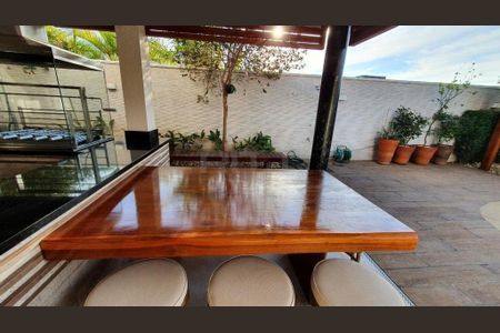 Casa à venda com 353m², 3 quartos e 3 vagas