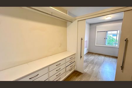 Casa de condomínio à venda com 120m², 2 quartos e 2 vagasCloset da suíte