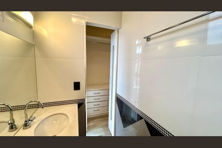 Casa de condomínio à venda com 120m², 2 quartos e 2 vagasBanheiro da Suíte