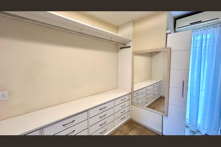 Casa de condomínio à venda com 120m², 2 quartos e 2 vagasCloset da suíte