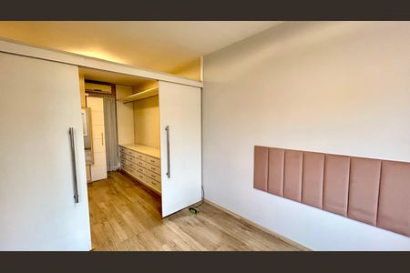Casa de condomínio à venda com 120m², 2 quartos e 2 vagasQuarto Suíte