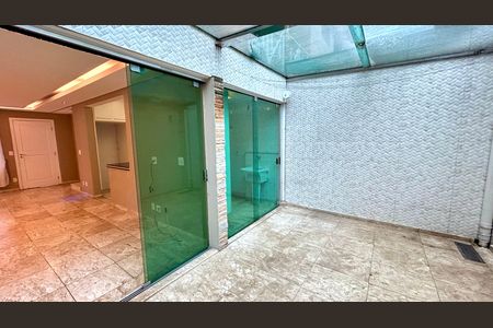 Casa de condomínio à venda com 120m², 2 quartos e 2 vagasQuintal