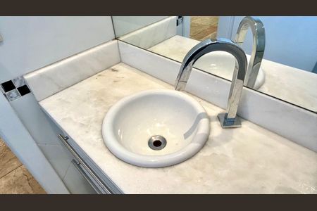 Casa de condomínio à venda com 120m², 2 quartos e 2 vagasLavabo