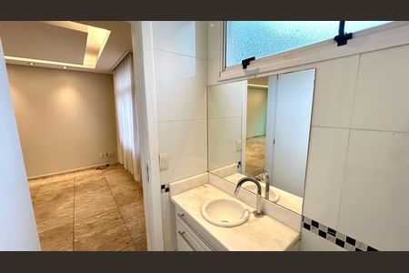 Casa de condomínio à venda com 120m², 2 quartos e 2 vagasLavabo