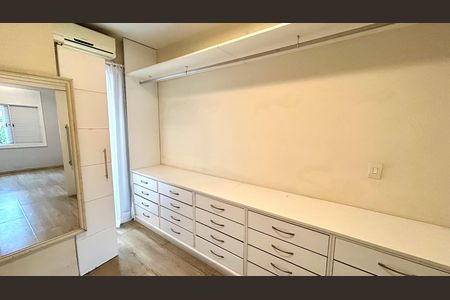 Casa de condomínio à venda com 120m², 2 quartos e 2 vagasCloset da suíte