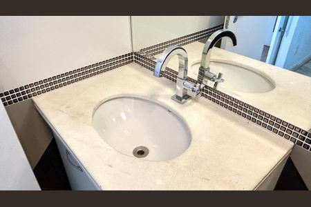 Casa de condomínio à venda com 120m², 2 quartos e 2 vagasBanheiro 1