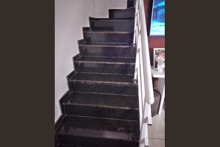 Casa de condomínio à venda com 160m², 4 quartos e 2 vagas