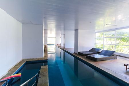 Piscina Coberta de apartamento para alugar com 1 quarto, 52m² em Jardim Analia Franco, São Paulo