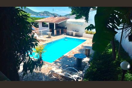 Casa à venda com 440m², 5 quartos e sem vaga