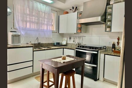 Casa à venda com 440m², 5 quartos e sem vaga