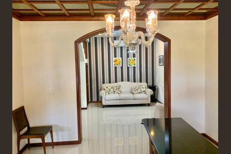 Casa à venda com 440m², 5 quartos e sem vaga