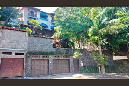 Casa à venda com 440m², 5 quartos e sem vaga