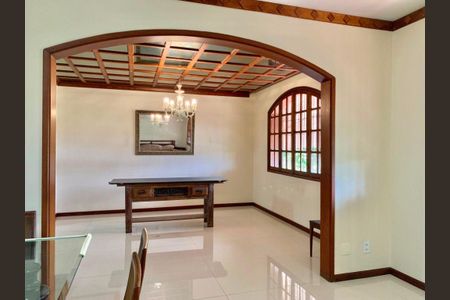 Casa à venda com 440m², 5 quartos e sem vaga
