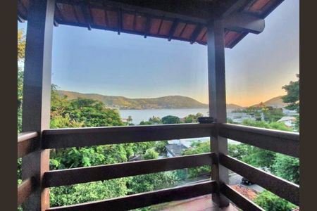 Casa à venda com 440m², 5 quartos e sem vaga