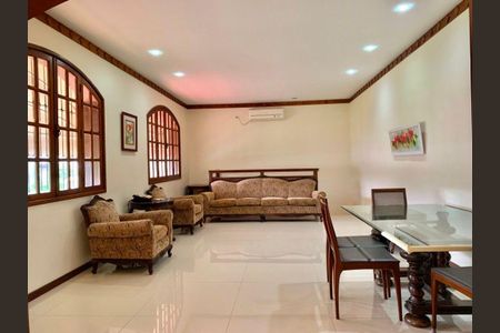 Casa à venda com 5 quartos, 440m² em São Francisco, Niterói