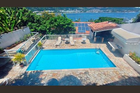 Casa à venda com 440m², 5 quartos e sem vaga