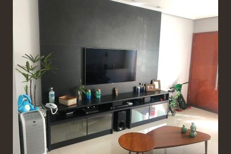 Casa à venda com 3 quartos, 154m² em Vila Carrão, São Paulo