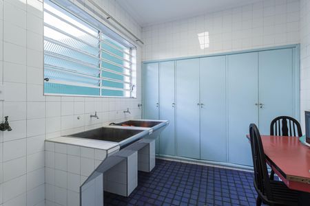 Área de Serviço de casa para alugar com 4 quartos, 350m² em Jardim Luzitania, São Paulo