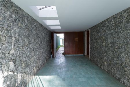 Garagem de casa para alugar com 4 quartos, 350m² em Jardim Luzitania, São Paulo