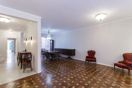 Casa para alugar com 4 quartos, 350m² em Jardim Luzitania, São Paulo