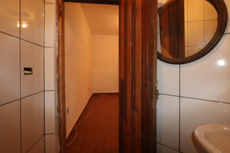 Banheiro de casa para alugar com 1 quarto, 50m² em Taboão, Diadema
