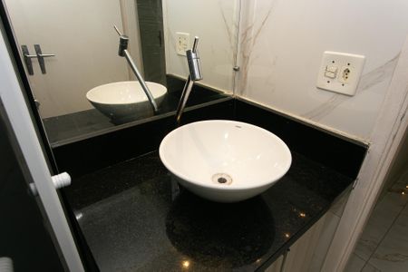 Apartamento à venda com 47m², 2 quartos e 1 vaga Apartamento à venda com 47m², 2 quartos e 1 vagaBanheiro