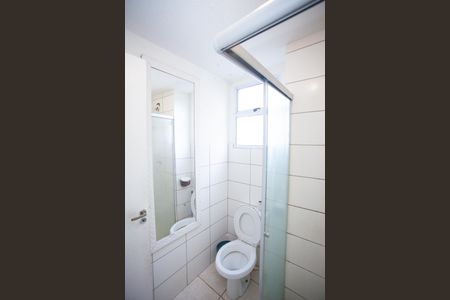 Banheiro social de apartamento à venda com 2 quartos, 45m² em Nacional, Contagem