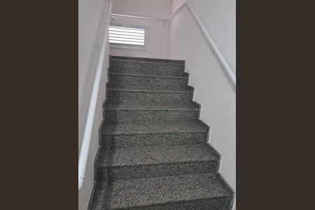 Apartamento à venda com 52m², 2 quartos e 1 vaga Apartamento à venda com 52m², 2 quartos e 1 vagaEscada