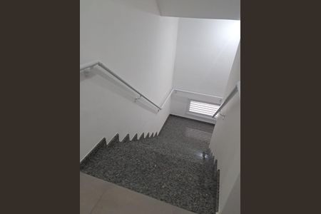 Apartamento à venda com 52m², 2 quartos e 1 vaga Apartamento à venda com 52m², 2 quartos e 1 vagaEscada