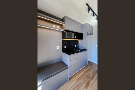 Cozinha de apartamento para alugar com 1 quarto, 21m² em Pompeia, São Paulo