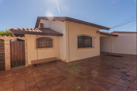 Casa para alugar com 140m², 3 quartos e 2 vagasFachada