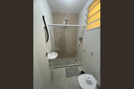 Banheiro de kitnet/studio à venda com 1 quarto, 22m² em Copacabana, Rio de Janeiro