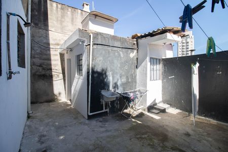 Casa para alugar com 16m², 1 quarto e sem vaga Casa para alugar com 16m², 1 quarto e sem vagaQUINTAL