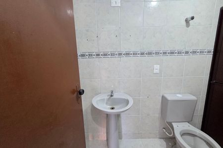 Banheiro de apartamento para alugar com 1 quarto, 75m² em Vila Tupi, Praia Grande