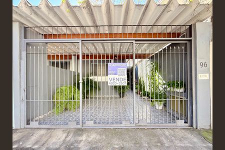 Fachada de casa à venda com 2 quartos, 150m² em Brooklin, São Paulo