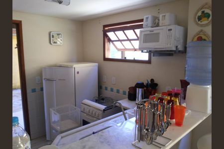 Cozinha de casa de condomínio para alugar com 2 quartos, 70m² em Tamoios, Cabo Frio