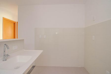 Cozinha e Área de Serviço de apartamento à venda com 2 quartos, 51m² em Rubem Berta, Porto Alegre