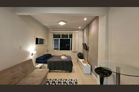 Sala / Quarto de kitnet/studio à venda com 1 quarto, 33m² em Copacabana, Rio de Janeiro