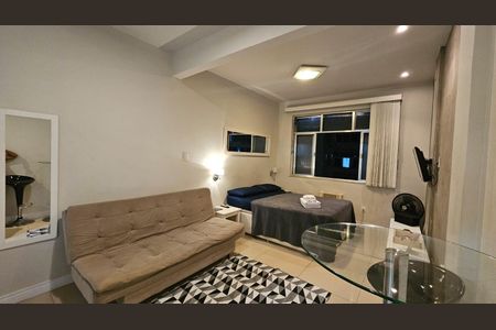 Sala / Quarto de kitnet/studio à venda com 1 quarto, 33m² em Copacabana, Rio de Janeiro