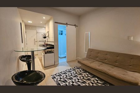 Sala / Quarto de kitnet/studio à venda com 1 quarto, 33m² em Copacabana, Rio de Janeiro