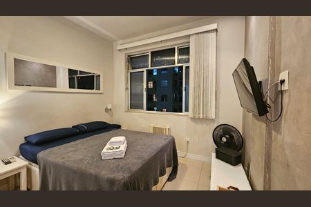 Studio à venda com 33m², 1 quarto e sem vaga Studio à venda com 33m², 1 quarto e sem vagaSala / Quarto