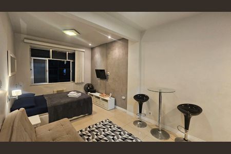 Sala / Quarto de kitnet/studio à venda com 1 quarto, 33m² em Copacabana, Rio de Janeiro