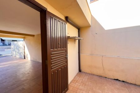 Casa à venda com 167m², 4 quartos e 2 vagas Casa à venda com 167m², 4 quartos e 2 vagasÁrea externa