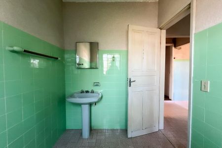 Casa à venda com 167m², 4 quartos e 2 vagas Casa à venda com 167m², 4 quartos e 2 vagasBanheiro 2