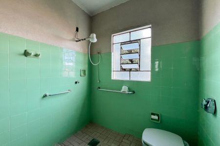 Casa à venda com 167m², 4 quartos e 2 vagas Casa à venda com 167m², 4 quartos e 2 vagasBanheiro 2