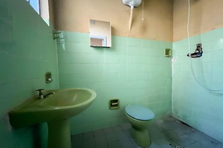 Casa à venda com 167m², 4 quartos e 2 vagas Casa à venda com 167m², 4 quartos e 2 vagasBanheiro 1