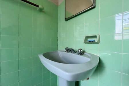 Casa à venda com 167m², 4 quartos e 2 vagas Casa à venda com 167m², 4 quartos e 2 vagasBanheiro 2