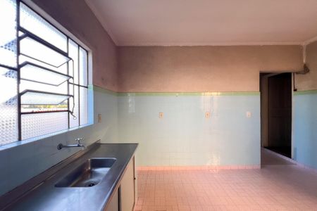 Casa à venda com 167m², 4 quartos e 2 vagas Casa à venda com 167m², 4 quartos e 2 vagasCozinha