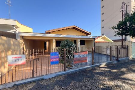 Casa à venda com 167m², 4 quartos e 2 vagas Casa à venda com 167m², 4 quartos e 2 vagasFachada