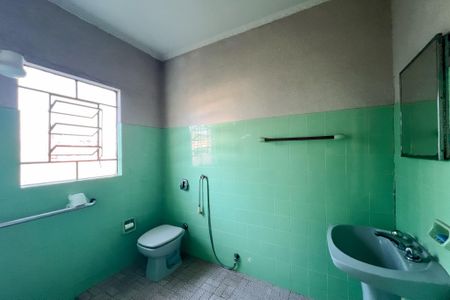 Casa à venda com 167m², 4 quartos e 2 vagas Casa à venda com 167m², 4 quartos e 2 vagasBanheiro